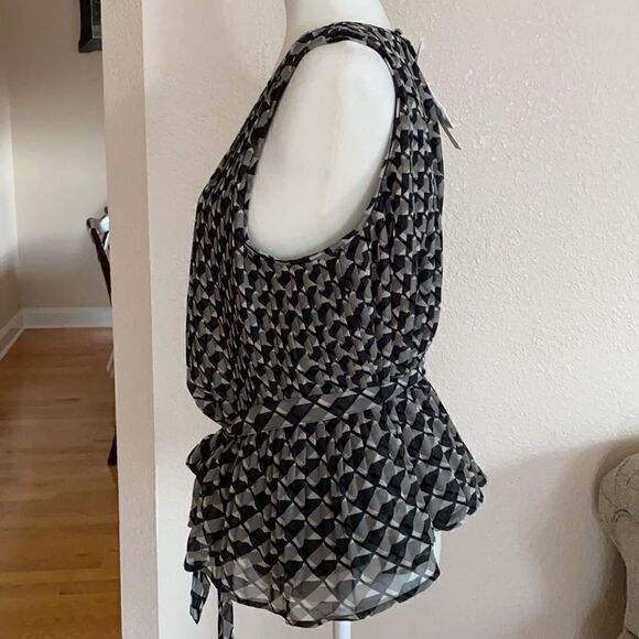 Banana Republic PLEATED TIE-WAIST TANK - Picture 6 of 10